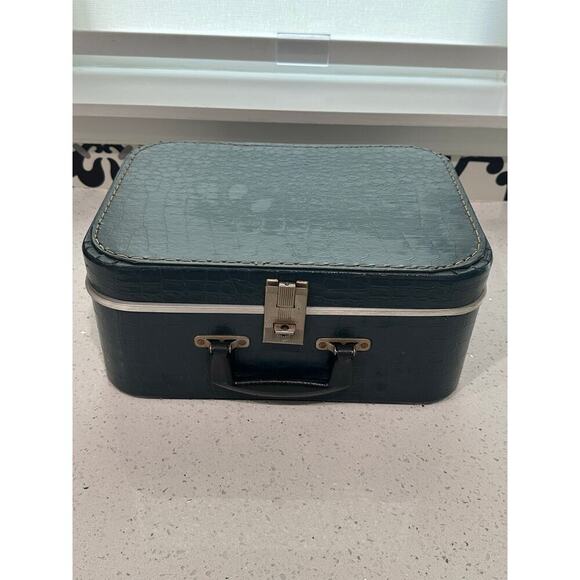 Vintage Traincase ~ Blue Makeup or Toiletries Case 1950’s or 1960’s - Picture 1 of 4
